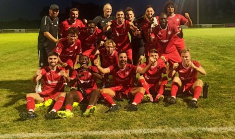 Joie de l'équipe de l'ASMUR après sa victoire lors de la 3ème journée de Régionale 1
