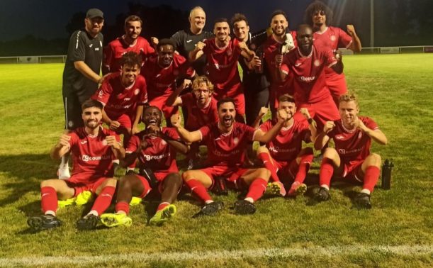Joie de l'équipe de l'ASMUR après sa victoire lors de la 3ème journée de Régionale 1